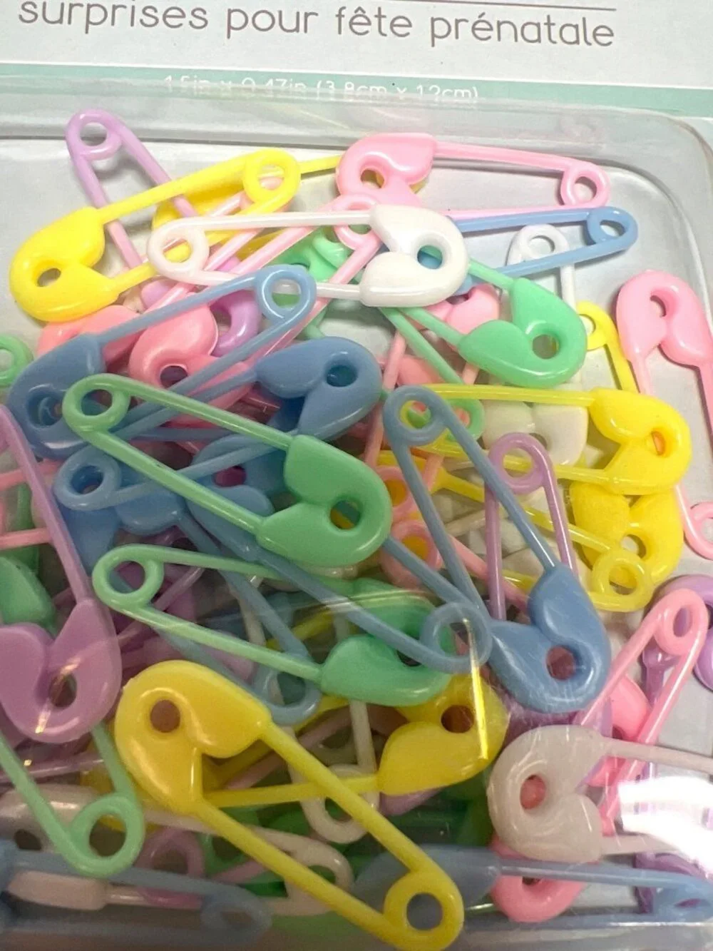 Baby Shower Favors Safety Pins 50-Piece Pack - Multicolor Plastic Pins